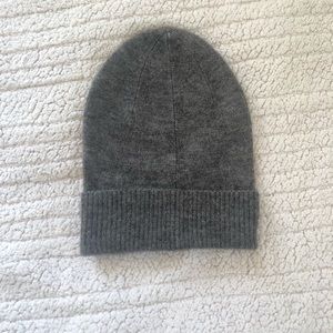 Aritzia brown floppy cuffed beanie